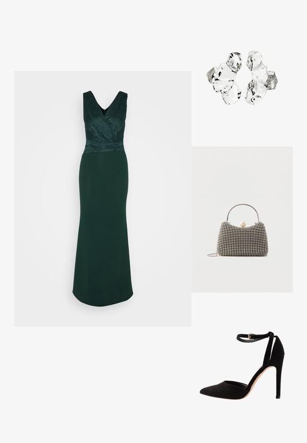 WAL G. BONNIE DRESS - Jerseykjole - forest green; Sorte ruskind højhælede sko med spids tå, ankelrem og stiletto hæl. Designet har en glat tekstur med minimal detaljer.; Lille håndtaske med sølv gittermønster, buet håndtag, stor perle lukning og en tynd sølvkæde strop på en ensfarvet baggrund.; Klynge af seks uregelmæssigt formede, gennemsigtige og reflekterende glaslignende stykker arrangeret på en hvid baggrund.