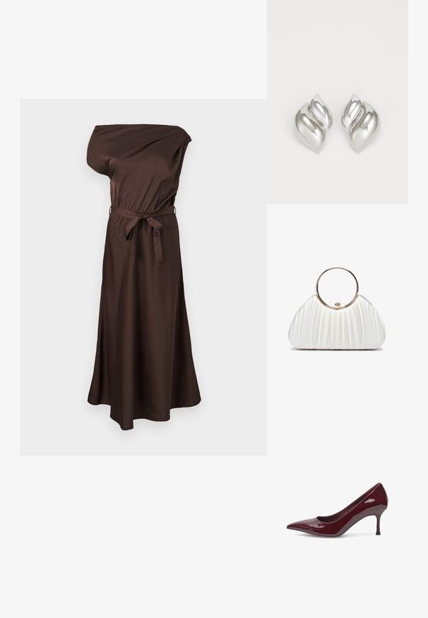 Vestido midi de satén marrón con un solo hombro, cinturón en la cintura y ligera apertura en el dobladillo.; Woden WODEN - Tacones - cherry; Bolso de mano blanco plisado con un asa circular dorada, que presenta un tejido suave y una forma redondeada. Diseño elegante con un acabado texturizado.; Pendientes de plata con una forma orgánica y abstracta. Superficie lisa y brillante con un diseño cónico. Presentan suaves curvas y un detalle de línea central.