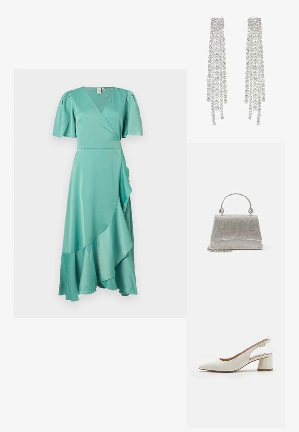En grønblå satin slå-om kjole med korte pufærmer og en flydende asymmetrisk nederdel. Glat tekstur med en V-udskæring.; Hvide læder slingback pumps med spids tå, mellemhøj blokhæl og justerbar rem. Glat tekstur; minimalistisk design.; ALDO FELISIA - Håndtasker - silver-coloured; Lange sølvøreringe med en række klare, facetterede krystaller i kaskadeformede strenge med varierende længder og former.