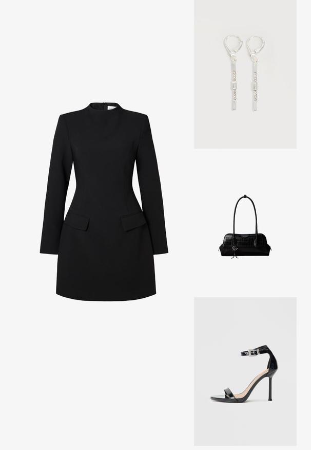 Sort kjole med høj krave, lange ærmer og tætsiddende silhouette. Har to frontlommer og syningsdetaljer for et struktureret look.; Sort højhælet sandal i laklæder med ankelrem. Har minimalistisk design, åben tå og spænde med rhinsten-detaljer.; Sort skuldertaske i krokodillelæder med lange stropper og lille sølvlogo-charm på den ene strop.; Sølv hængende øreringe med rektangulære og runde klare krystaller i en lodret linje, fastgjort med låsebeslag.