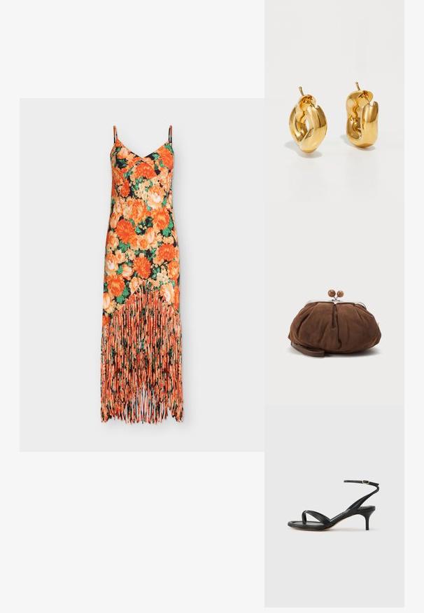 Robe sans manches à col en V avec motif floral orange et crème, feuilles vertes et détail de longue frange orange à l'ourlet.; Sandale pour femme en cuir noir avec fines lanières, une boucle d'orteil, une boucle à la cheville et un talon aiguille de hauteur moyenne sur un fond neutre.; Petit sac poignet en daim marron doux avec cadre en métal argenté et boules rondes marron de fermeture sur fond clair uni.; Boucles d'oreilles créoles en or massif avec un design tubulaire légèrement tordu et des fermoirs à tige sur un fond blanc.