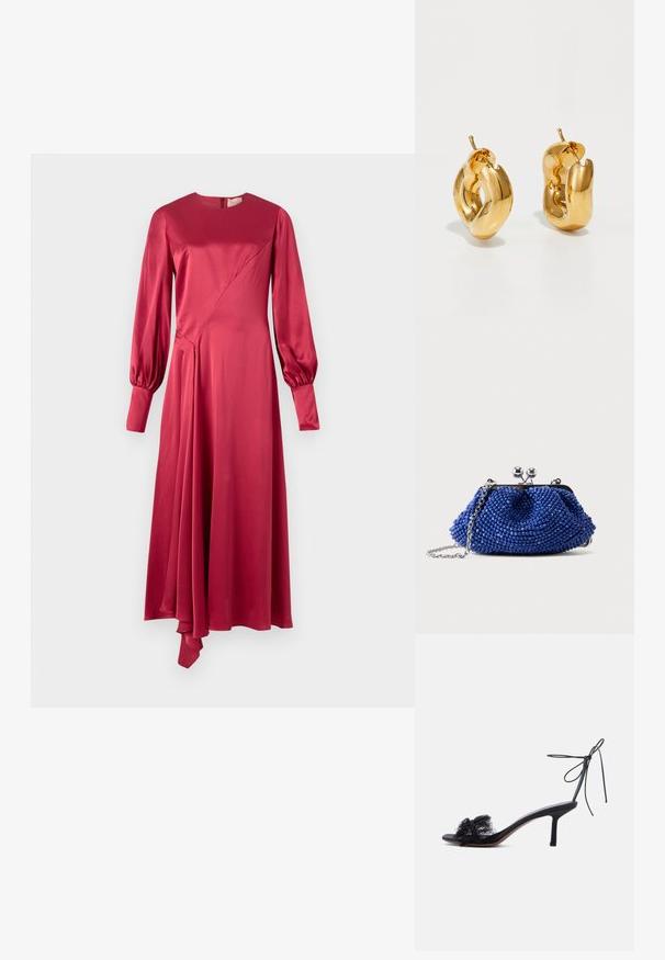 Roksanda HAYAT DRESS - Koktailové šaty/večierkové šaty - deep scarlet; Čierna otvorená sandála na vysokom podpätku s viazaním okolo členka a čipkovaným detailom na prednom diele na jednoduchom svetlom pozadí.; Malá modrá ozdobná listová kabelka so strieborným zapínaním a reťazovým remienkom, položená na jednoduchom svetlosivom pozadí.; Masívne zlaté kruhové náušnice s jemne skrúteným, rúrkovým dizajnom a uzávermi na zadnej strane na bielom pozadí.