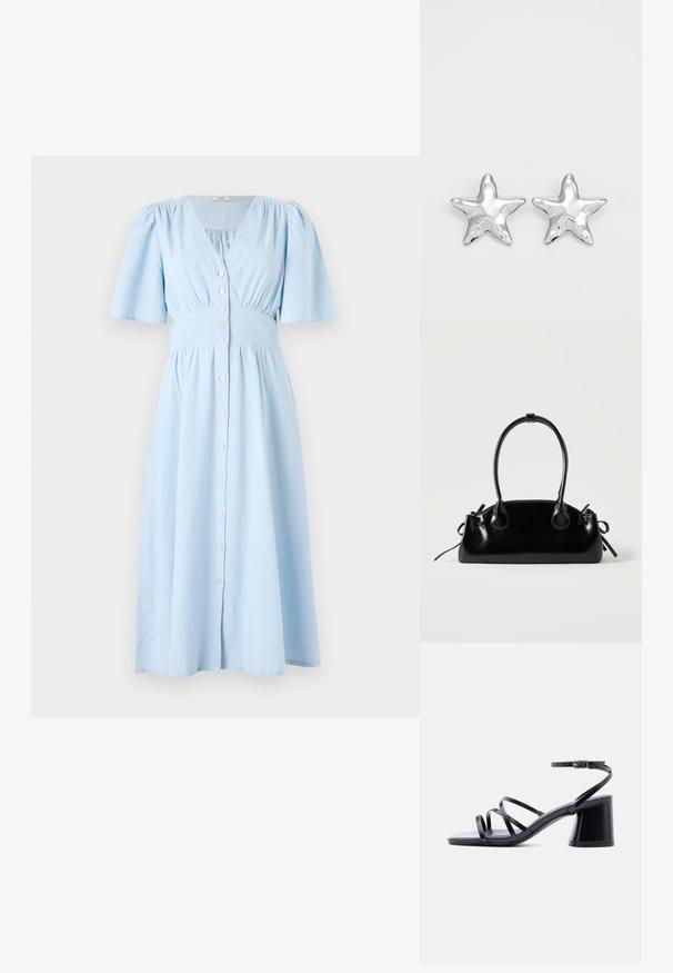 Helles blaues Kleid aus Baumwolle, mit V-Ausschnitt, kurzen Puffärmeln und einer Knopfleiste vorne. Es hat einen gerafften Taillenbund und einen ausgestellten Rock.; Schwarze Damensandale mit Blockabsatz, drei dünnen Riemen über den Zehen und Knöchelriemen mit silberner Schnalle vor weißem Hintergrund.; Kleine schwarze glänzende Handtasche mit zwei langen Griffen und seitlichen Kordelzug-Details vor einfachem hellem Hintergrund.; Silberne sternförmige Ohrringe mit einer polierten, glänzenden Oberfläche. Jeder Ohrring hat fünf Spitzen und dezente Oberflächentexturdetails.