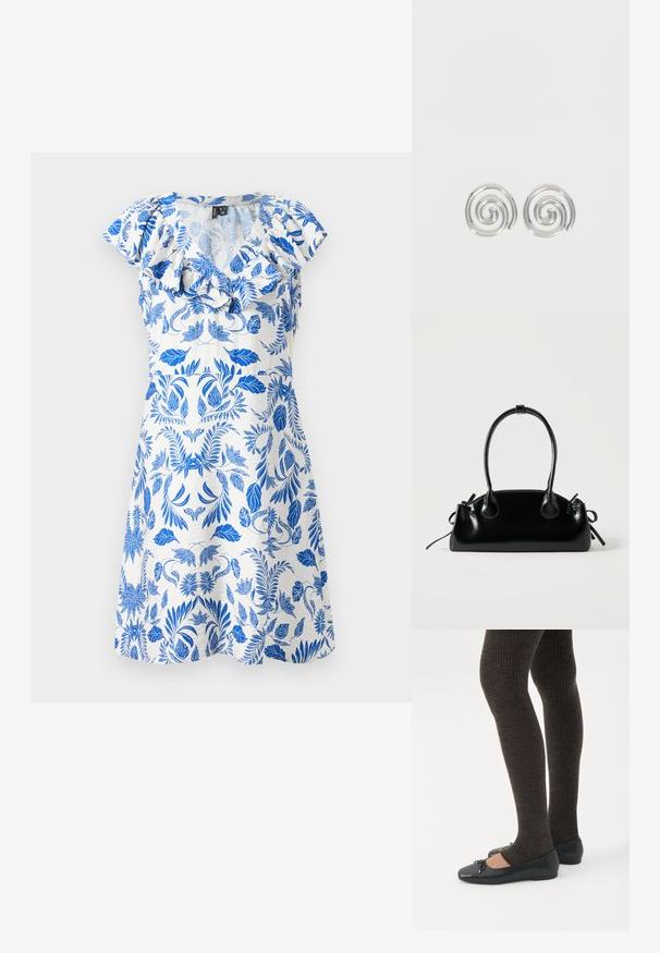 Robe à imprimé floral avec des motifs de feuilles bleues sur un fond blanc, présentant des manches capes à volants et un décolleté en V. Coupe courte et ample.; Jambes portant des leggings côtelés foncés associés à des ballerines noires avec de petits détails en nœud sur fond blanc.; Petit sac à main noir brillant avec deux longues anses et des détails à cordon sur les côtés sur un fond clair uni.; Paire de boucles d'oreilles en forme d'anneau spirale en argent avec un design lisse et arrondi sur fond blanc uni.