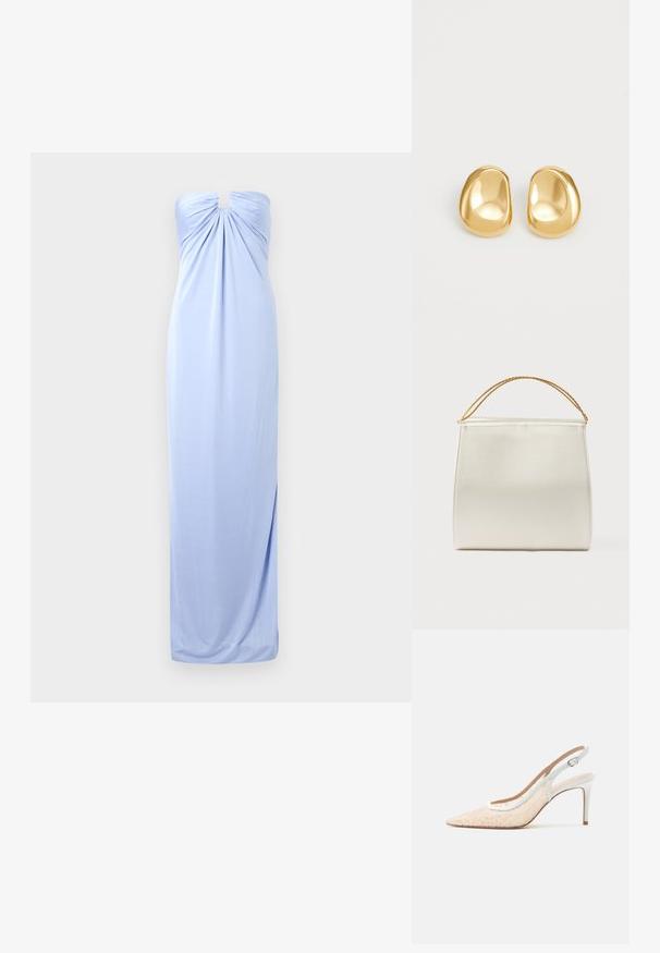 Lyseblå, stropløs maxikjole med en sammensunken bh, der har et diskret udsnit ved kraven og et glat, flydende stof.; Beige spids tå slingback højhælet sko med hvidt blomsterblonde overlay og hvid justerbar ankelrem.; Struktureret taske i satinfinish, cremefarvet, med en kæde til skulderrem. Har en flad, glat tekstur og rene syninger.; Guldfarvede stud øreringe med en glat, rund form og en reflekterende overflade, der fremhæver et minimalistisk design uden synlige mønstre.