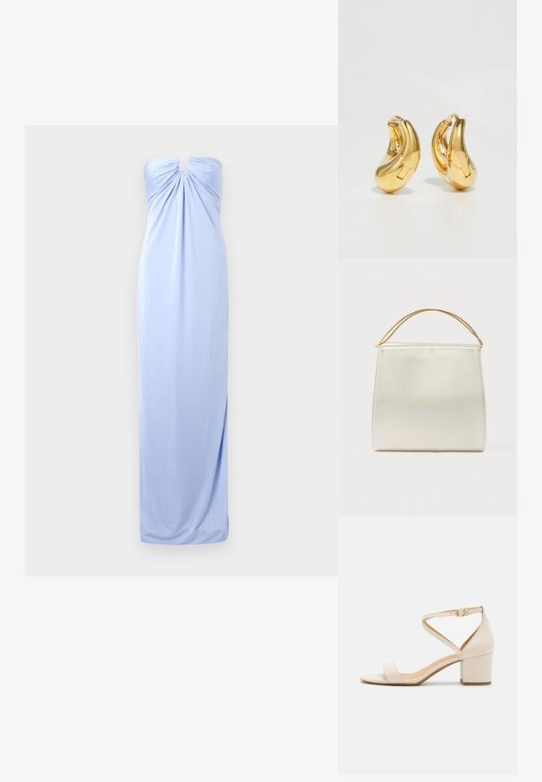 Lyseblå, stropløs maxikjole med en sammensunken bh, der har et diskret udsnit ved kraven og et glat, flydende stof.; Beige blokhælede sandaler med et minimalistisk design, åben tå og justerbar ankelrem med en guldbelsningsdetalje. Glat tekstur.; Struktureret taske i satinfinish, cremefarvet, med en kæde til skulderrem. Har en flad, glat tekstur og rene syninger.; Guldringeøreringe med en glat, buet form og poleret overflade. Udstyret med en lukkeanordning og lette fordybninger for detaljer.