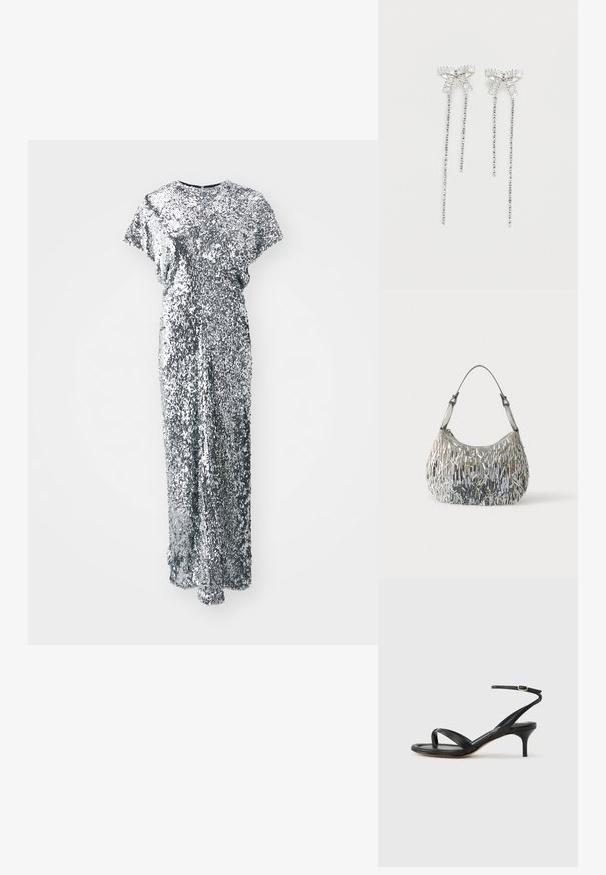 Robe longue en sequins argentés avec des manches courtes, un col rond et une silhouette droite. La texture est brillante et réfléchissante.; Sandale pour femme en cuir noir avec fines lanières, une boucle d'orteil, une boucle à la cheville et un talon aiguille de hauteur moyenne sur un fond neutre.; Sac à main argenté orné de sequins avec une surface texturée et une forme incurvée. Il est équipé d'une poignée transparente et d'une fermeture éclair pour un rangement sécurisé.; Longs boucles d'oreilles en argent avec un groupe de strass au sommet et des rangées de petites strass suspendues en dessous.