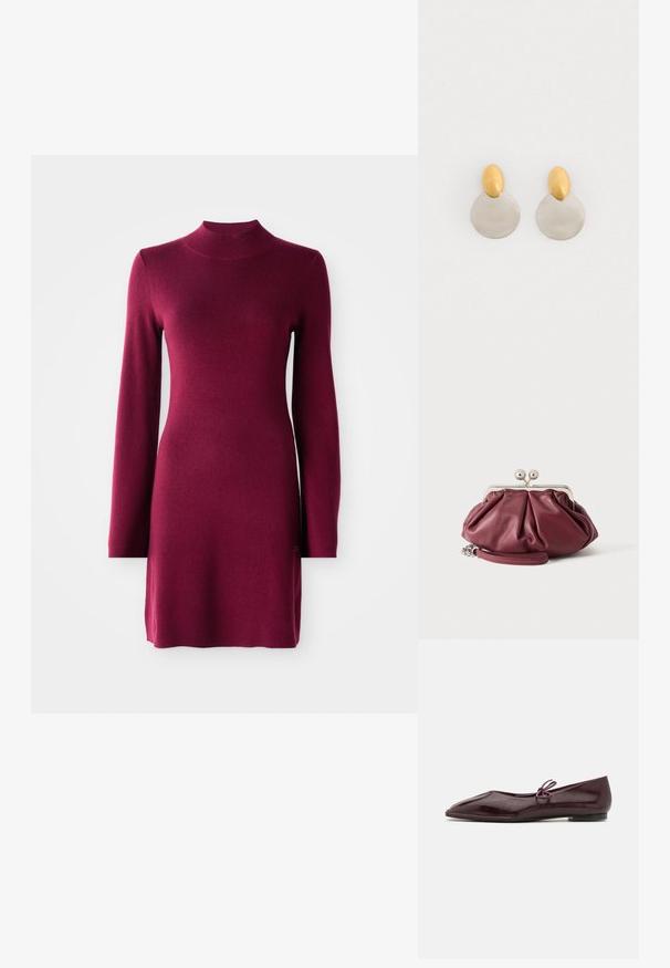 Robe tricotée bordeaux ajustée à manches longues, avec col montant, ourlet droit et texture lisse sur un fond uni.; Ballerines en cuir verni bordeaux avec un bout pointu et un nœud décoratif violet sur le cou-de-pied ; design à semelle plate.; Petite pochette en cuir bordeaux avec fermoir en métal argenté et bracelet pour poignet sur fond blanc.; Boucles d'oreilles en métal doré et argenté avec une base en disque rond et une pièce supérieure ovale, texture lisse et finition polie.