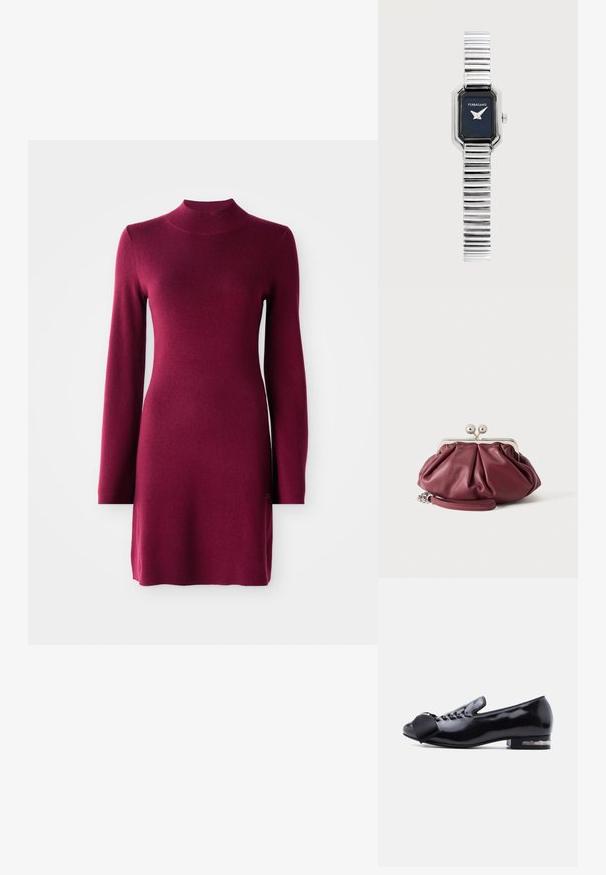Vestido de punto burdeos ajustado de manga larga con cuello simulado, dobladillo recto y textura suave sobre un fondo liso.; Zapato plano negro brillante con detalle de cordones, un gran lazo negro en la parte frontal y un tacón bajo con una banda decorativa plateada.; Pequeño bolso de mano de cuero burdeos con cierre metálico plateado y correa de muñeca sobre fondo blanco.; Reloj Ferragamo con caja rectangular, esfera negra, agujas plateadas y correa elástica de metal plateado pulido.