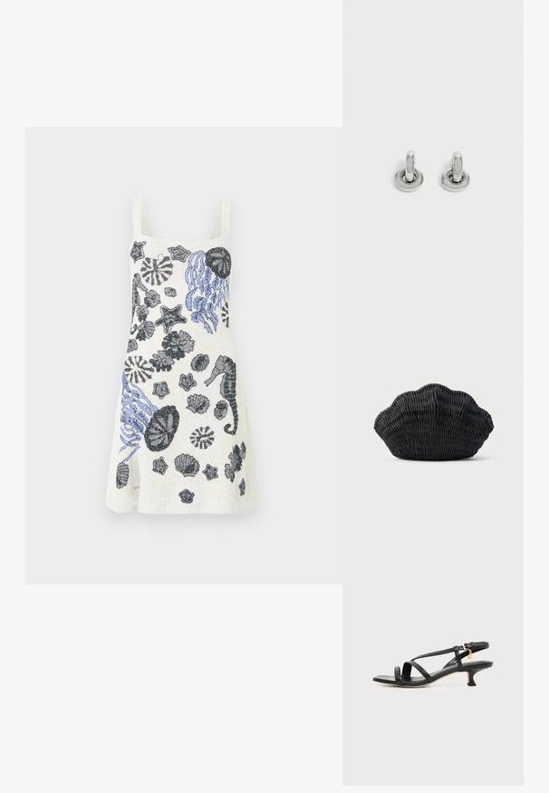 Robe blanche sans manches avec des créatures marines brodées en noir et bleu, comprenant des méduses, hippocampes, étoiles de mer et coquillages.; Sandale noire en cuir à brides fines, talon bas kitten, boucle à la cheville et petit pendentif doré sur fond clair uni.; Sac à main en osier noir en forme de coquille Saint-Jacques avec un dessus courbé et une texture tressée sur un fond uni.; Paire de petites boucles d'oreilles créoles argentées brillantes avec une base ronde, présentées sur un fond clair uni.