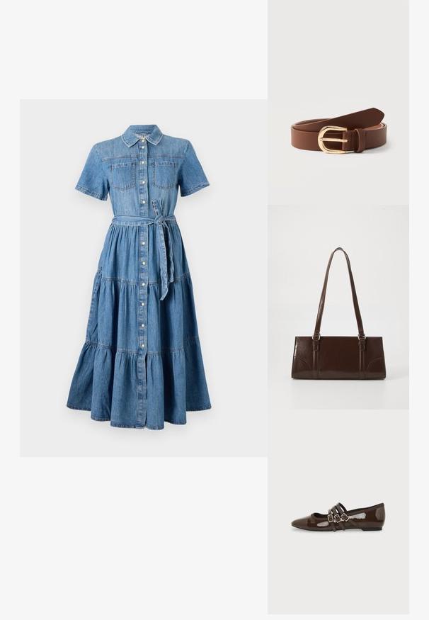 Robe en denim avec un col, des manches courtes, deux poches avant, un devant à boutons, une ceinture à la taille et un design de jupe à volants en bleu.; Chaussure plate en cuir verni marron avec bout pointu et trois brides ajustables à boucle sur le côté, vue du profil extérieur.; Sac à main en cuir verni marron de forme rectangulaire, avec deux longues poignées et des accents courbés subtils à l'avant.; Ceinture en cuir marron avec boucle dorée arrondie, roulée et posée sur une surface blanche.