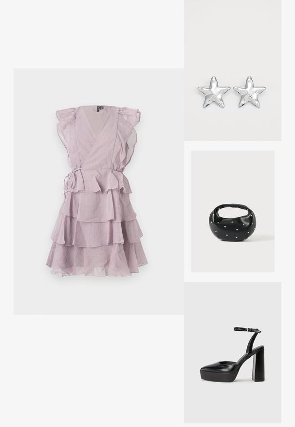 Vestido de lavanda con capas y mangas con volantes, diseño cruzado y un lazo en la cintura. Tela ligera y semitranslúcida, con detalles en capas.; Zapatos de tacón negro con punta afilada y correa ajustable en el tobillo. Confeccionados en cuero suave, presentan un tacón grueso.; Bolso de mano de cuero negro con forma redondeada, decorado con detalles de tachuelas plateadas y un asa corta. Textura lisa y cierre con cremallera.; Pendientes en forma de estrella plateada con una superficie pulida y brillante. Cada pendiente presenta cinco puntas y sutiles detalles de textura en la superficie.