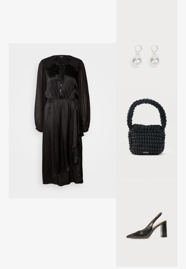 Schwarzes Satin-Kleid mit langen Ärmeln, rundem Ausschnitt und Bindedetail. Verfügt über eine geraffte Taille und einen asymmetrischen Saum mit Drapierung.; Schwarzer Leder-Slingback-Schuh mit spitzer Kappe, hohem Blockabsatz und beigegefüttertem Innenraum vor hellem, einfarbigem Hintergrund.; Kleine schwarze gesteppte Handtasche mit kurzem, gepolstertem Henkel und "HUGO"-Label auf der Vorderseite, vor einem schlichten hellen Hintergrund präsentiert.; Silberne Tropfenohrringe mit glatten, runden, reflektierenden Oberflächen, die an Hakenverschlüssen hängen. Der Hintergrund ist reinweiß.