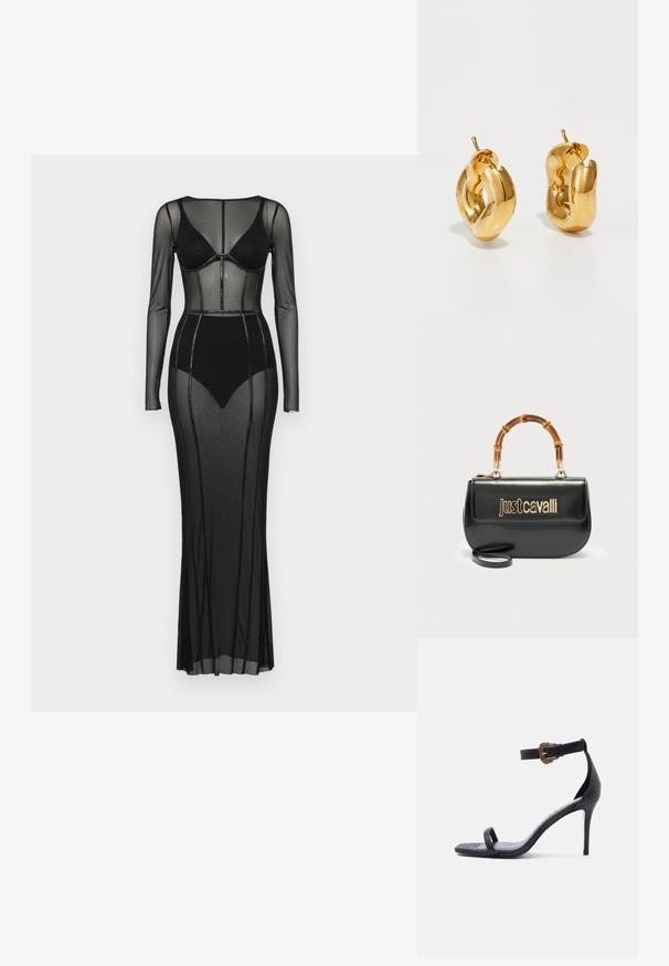 Schwarzes Mesh-Kleid mit langen Ärmeln und körpernahem Oberteil. Verfügt über transparente Einsätze und Perlenakzente entlang der Nähte, bodenlanger Schnitt.; Schwarze Sandalette mit hohem Absatz, dünnem Knöchelriemen mit einer kunstvoll verzierten goldenen Schnalle und einem einzelnen Zehenriemen, Leder mit strukturierter Oberfläche.; Schwarze Lederhandtasche mit goldenem "Just Cavalli"-Logo auf der Vorderseite und gebogenem Bambusgriff, ausgestattet mit einem abnehmbaren langen Riemen.; Fette goldene Creolen mit einem leicht verdrehten, röhrenförmigen Design und Steckverschlüssen auf einem weißen Hintergrund.