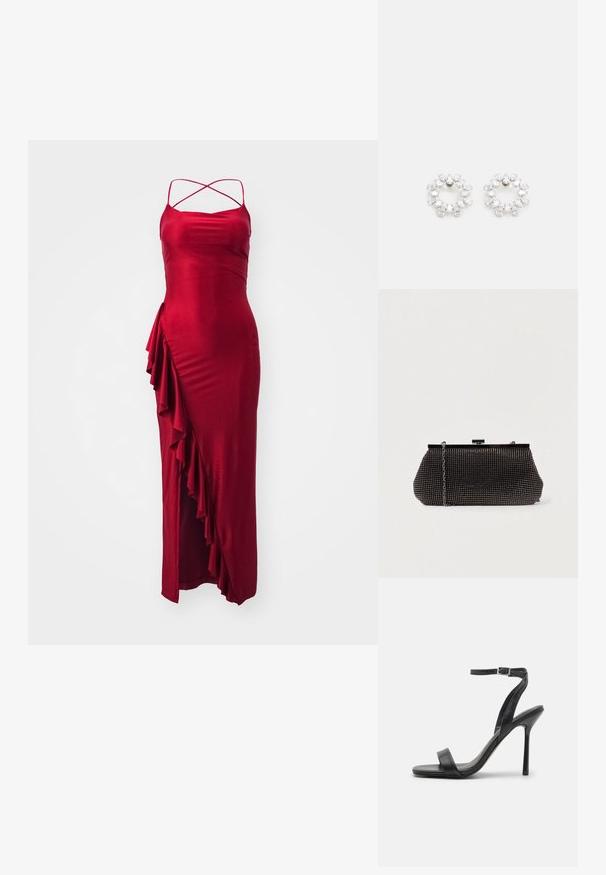 Rotes Satin-Maxikleid mit verstellbaren, über Kreuz laufenden Trägern, seitlichem Rüschendetail und taillierter Silhouette. Glatte Textur, elegantes Design.; Schwarze High-Heels-Sandalen mit schlankem Knöchelriemen und zwei vorderen Riemen. Aus glattem Leder gefertigt, mit einer eleganten spitzen Zehenform und einem Stiletto-Absatz.; Schwarze Mesh-Clutch mit strukturierter Silhouette, verziert mit kleinen metallic-nieten, besitzt einen Verschluss mit Klappe und einen abnehmbaren Kettenriemen.; Runde Ohrringe aus Metall, verziert mit mehreren klaren, facettierten Steinen, die in einem glitzernden Muster angeordnet sind. Farblos und reflektierend.