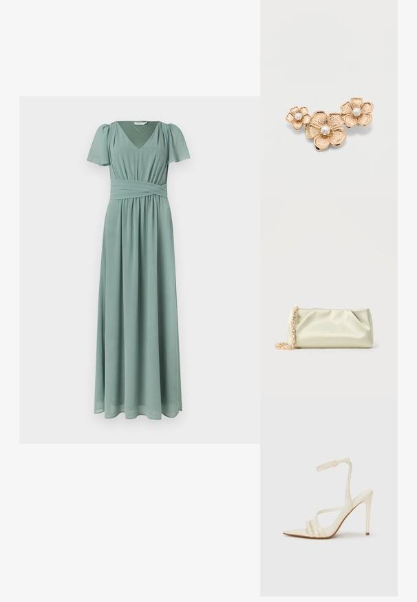 Robe maxi verte douce avec col en V, manches courtes bouffantes et large ceinture plissée, s'évasant en une jupe longue jusqu'au sol.; Sandales à talons hauts beiges avec un bout pointu, comportant trois brides à l'avant et une fine bride à la cheville avec une boucle. Texture lisse, design minimaliste.; Pochette en satin vert clair avec une bandoulière chaîne en or et cristaux, forme rectangulaire avec des plis doux sur un fond uni.; Trois broches en or en forme de fleur avec des pétales texturés, chacune ornée d'une perle blanche centrale, disposées sur un fond blanc uni.