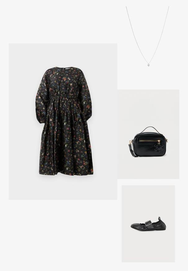 Robe noire à motifs floraux avec manches longues, taille froncée et jupe à volants. Présente un motif floral coloré et une texture de tissu lisse.; Chaussure plate en cuir noir avec une grande boucle argentée et des côtés élastiqués sur fond blanc uni.; Sac bandoulière compact en cuir noir avec fermeture éclair dorée, petite poignée supérieure, sangle amovible et breloque noire en forme de fleur sur la poche avant.; Collier en argent avec une fine chaîne et un petit pendentif en forme de cœur lisse. Le pendentif a une finition polie et pend au centre.
