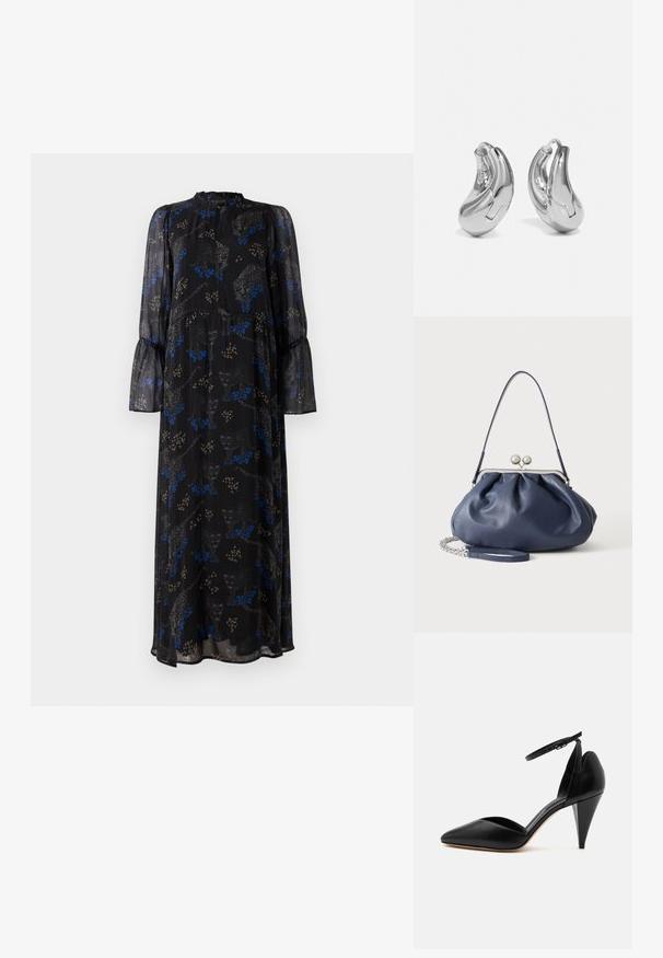 Zwarte maxi jurk met lange mouwen, met ruches aan de manchetten, hoge halslijn en een blauw-beige luipaardprint patroon.; Zwarte leren pump met spitse neus, enkelriem en kegelvormige hak op een witte achtergrond.; Zachte navyblauwe leren handtas met zilveren sluiting, enkele schouderband en afneembare ketting polsband op witte achtergrond.; Zilveren oorringen met een gebogen, glanzende afwerking en een naadloos ontwerp. Voorzien van een scharnier slot voor veilige draagbaarheid.