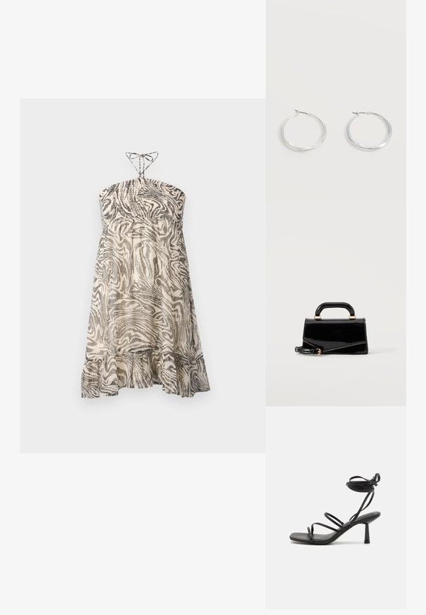 Trägerloses Kleid aus leichtem Stoff, mit einem schwarz-weißen, wirbelnden Zebra-Print und einem gerüschten Saum am unteren Ende.; Schwarze Sandale mit Riemchen, quadratischer Zehenpartie, verstellbaren Knöchelbindungen und einem schmalen Blockabsatz. Hergestellt aus einem glatten, strapazierfähigen Material.; Schwarze glänzende rechteckige Handtasche mit oberem Griff, goldener Hardware und abnehmbarem Riemen, auf hellem einfarbigem Hintergrund platziert.; Silberne Metallcreolen mit glatter, leicht gebogener Oberfläche und Klappverschluss vor schlicht weißem Hintergrund.