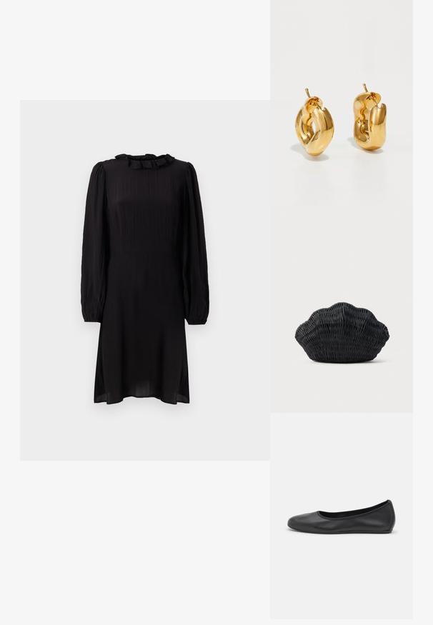 Schwarzes Midi-Kleid aus leichtem Stoff, mit einem Rüschensaumkragen und langen Puffärmeln mit elastischen Bündchen. Strukturiert mit leichtem Glanz.; Schwarze Leder-Ballettschuhe mit abgerundeter Spitze, glatter Textur, minimalen Nähdetails und einem flexiblen Sohlen-Design.; Schwarze Korbtasche in Muschelform mit gebogenem Oberteil und gewebter Textur auf einfarbigem Hintergrund.; Fette goldene Creolen mit einem leicht verdrehten, röhrenförmigen Design und Steckverschlüssen auf einem weißen Hintergrund.