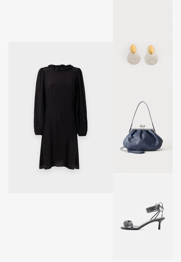 Schwarzes Midi-Kleid aus leichtem Stoff, mit einem Rüschensaumkragen und langen Puffärmeln mit elastischen Bündchen. Strukturiert mit leichtem Glanz.; Graue Leder-Pumps mit Absatz, verknotetem Riemen über den Zehen und Wickelriemen um den Knöchel auf schlankem, mittelhohem Absatz vor weißem Hintergrund.; Weiche navyblaue Ledertasche mit silberner Verschlussklammer, einem einzelnen Schulterriemen und abnehmbarem Ketten-Handgelenksriemen auf weißem Hintergrund.; Ohrringe aus Gold und Silber mit einer runden Diskusbasis und einem ovalen Oberteil, glatte Textur und polierte Oberfläche.