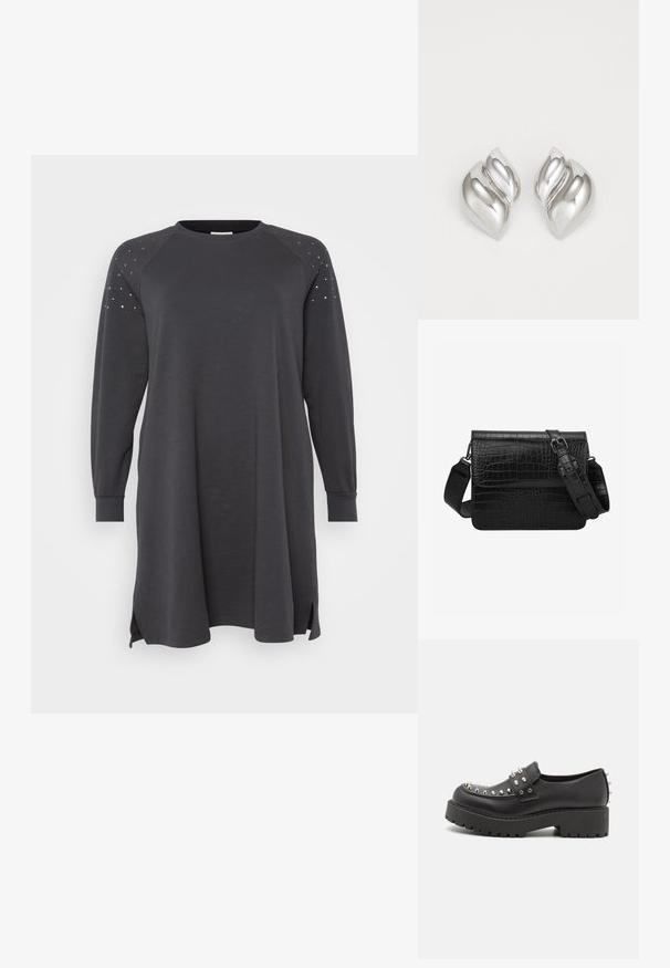 Mørkegrå sweatshirtkjole med lange raglanærmer, sideslids og nitter på skuldrene. Lavet af blødt, behageligt materiale.; Monki Loafers - black dark; Sort håndtaske med krokodilleskindstruktur, rektangulært design, klaplukning og justerbar skulderrem med spænde.; Sølvøreringe med en organisk, abstrakt form. Glat, skinnende overflade med et tilspidset design. Har subtile kurver og en centrallinje detalje.