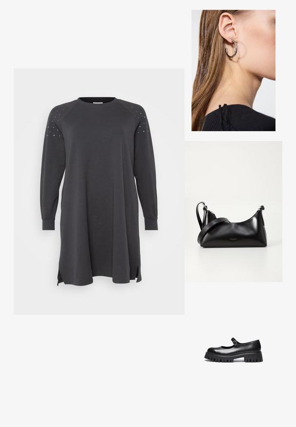 Mørkegrå sweatshirtkjole med lange raglanærmer, sideslids og nitter på skuldrene. Lavet af blødt, behageligt materiale.; Sorte læder Mary Jane-style sko med rund tå, ankelrem og chunky gummisål med ribbet detaljering.; Sort læderhåndtaske med en glat tekstur. Har en justerbar stropp og et enkelt, minimalistisk design med lynlås.; Sølv hoop ørestik med en poleret overflade, prydet med små guld accenter og en rund form, båret på øreflippen.