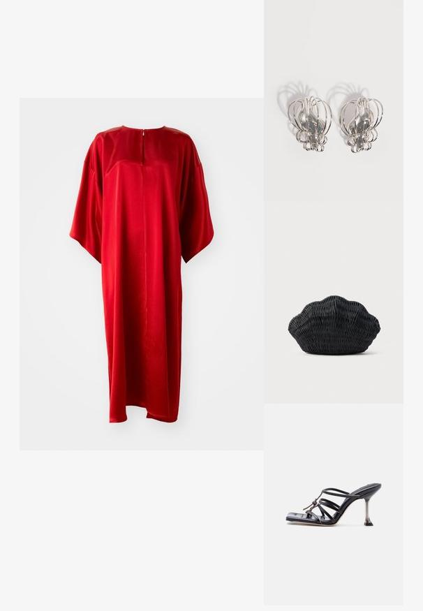Punane kaftankleid, ümmarguse dekoltee ja lühikeste varrukatega, valmistatud siledast kangast, tagaküljel vertikaalne lukukinnitus ja vaba lõige.; Mustad kõrgete kontsadega sandaal ruudukujulise varbaosaga ja õhukese kontsaga, millel on kattuvad rihmad ja sõlmitud detail peal.; Mustast punutud käsitööna valmistatud käekott, mis on kujult fenkoli koore sarnane, ümaral küljel ja kootud tekstuuriga ning lihtsal taustal.; Hõbedast metallist kõrvarõngaste paar, millel on avatud traadist puuri disain ja siledad keskmised ovaalsed kujundid, mis heidavad valgel taustal kõveraid varje.