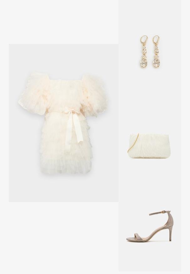 Ida Sjöstedt EXCLUSIVE CRYSTAL DRESS - Cocktailkjole / festkjole - ivory; Åben tå højhælet sandal i metalisk roséguld. Har en tynd ankelrem med en guldspænde accent og en struktureret overflade.; Hvid tekstureret clutchtaske med en samlet design, der har en guld kædestrop. Glat finish med subtile bølger og afrundede kanter.; Guldtonede dråbeøreringe med en klar oval krystal ved bunden, fremhævet af mindre krystaller og blomsterdetaljer ovenfor.