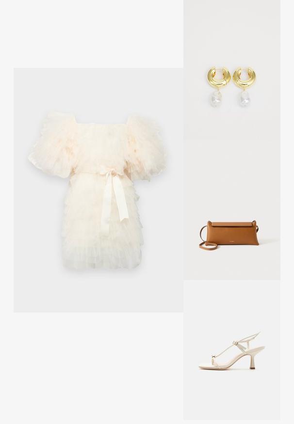 Ida Sjöstedt EXCLUSIVE CRYSTAL DRESS - Cocktailkjole / festkjole - ivory; Beige højhælede sandal med tynde stropper, justerbar spænde, tå-ringdetalje og en tilspidset blokhæl på en flad overflade.; Brun læder clutch taske, rektangulær form, tekstureret overflade, aftagelig rem, lynlås lukning, diskret logo præget på forsiden.; Gulltonede hoops med en poleret overflade, med en hængende uregelmæssig hvid perle som accent. Cirkulært design, glat tekstur.