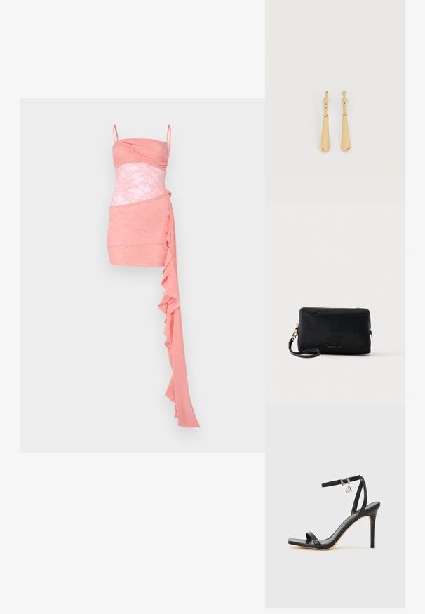 Rosa Cocktailkleid mit tailliertem Oberteil, Raffung, Spitzenakzenten, Spaghettiträgern und einem drapierten Volantdetail auf einer Seite.; Schwarze High-Heel-Sandale mit schmalem Knöchelriemen, quadratischer Zehenbox, glattem Leder und metallischem Schnallenakzent.; Schwarze rechteckige Handgelenktasche mit goldenem Reißverschluss und Logo, abnehmbarem Riemen auf hellem Hintergrund.; Ohrhänger in Gold-Ton mit glatten, länglichen Tropfenanhängern, die an kleinen Creolenverschlüssen hängen, auf weißem Hintergrund.