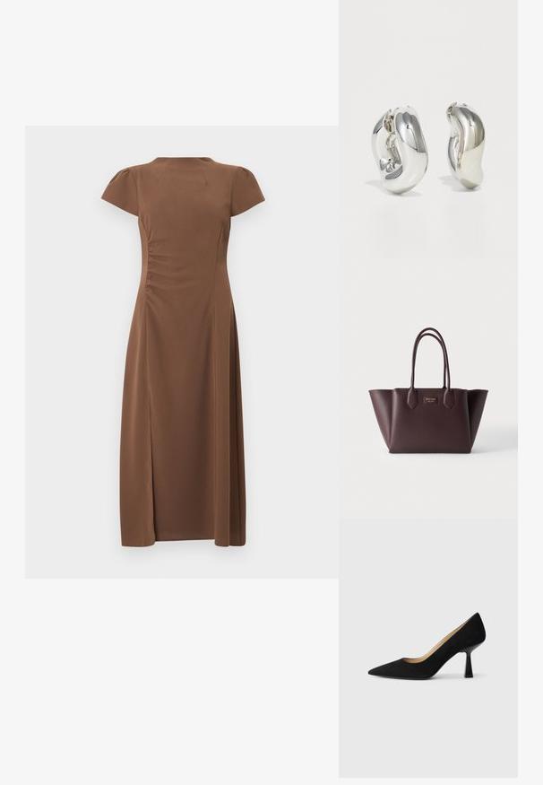 Robe midi marron à manches courtes, taille ajustée, léger froncé sur un côté, avec une fente sur la jupe avant gauche.; Pompe à talons hauts en suède noir avec un bout pointu, dotée d'un talon bloc noir brillant et d'une doublure intérieure lisse.; Sac à main en cuir structuré marron foncé avec deux anses et des côtés légèrement évasés, présenté sur un fond clair uni.; Boucles d'oreilles sculpturales en argent avec des formes douces et courbes et des surfaces réfléchissantes. Présentent un design de boucle fermée et une forme organique distincte.