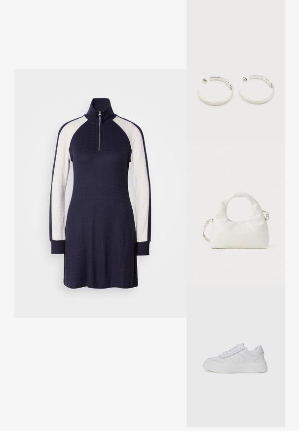 Marineblaues Strickkleid mit hohem Kragen, halbseitigem Reißverschluss und weißen strukturierten Ärmeln. Lange Ärmel mit marineblauen Bündchen.; Tommy Hilfiger SNEAKER - Sneaker low - white; Weiße Handtasche aus strukturiertem synthetischem Material, ausgestattet mit einem geschwungenen Griff, geometrischem Muster und abnehmbarem Schultergurt mit Metallakzenten.; Ohrstecker in Silberoptik, halbkreisförmig mit geriffelter Textur und Steckverschlüssen, auf weißem Hintergrund.