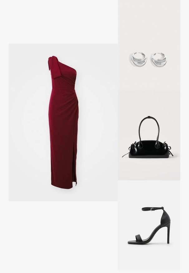 Ein ärmelloses burgunderfarbenes Kleid, tailliert mit Drapierungen, mit seitlichem Schlitz und weicher Textur. Kurzes Sleeve mit Knotenakzent. Lange Länge.; Schwarze hochhackige Sandale mit elegantem Design, featuring einem Knöchelriemen, offener Zehenpartie und glattem Lederfinish.; Kleine schwarze glänzende Handtasche mit zwei langen Griffen und seitlichen Kordelzug-Details vor einfachem hellem Hintergrund.; Paar polierte silberne Creolen mit geschichtetem, gebogenem Stabdesign auf einem einfarbigen hellen Hintergrund.