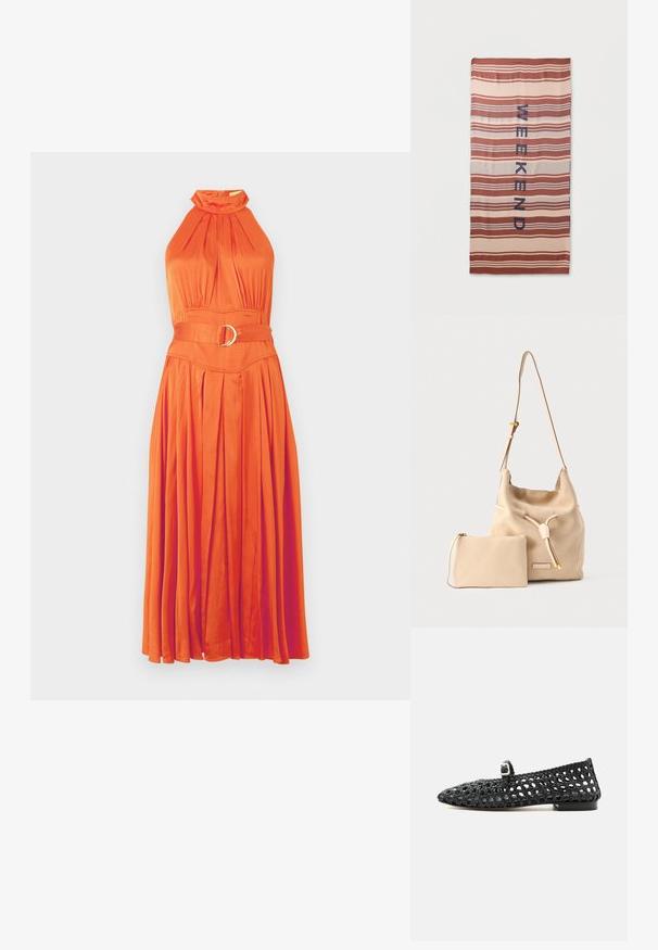 Orangenes Halterkleid mit plissiertem Rock, gerafftem Ausschnitt und einem taillierten Bund mit einer runden Schnalle. Eleganter, glatter Stoff.; Schwarzer gewebter flacher Schuh mit einem kleinen Schnallriemen über der Oberseite und einem niedrigen Absatz, seitlich auf weißem Hintergrund dargestellt.; Gestreiftes Stoffhandtuch mit horizontalen Streifen in Rost-, Beige- und Hellbrauntönen, mit dem Wort "WEEKEND" in dunklem Blau, vertikal angeordnet.; Beige Wildleder-Hobo-Tasche mit verstellbarem Riemen und Kordelzugverschluss, neben einer kleinen passenden Lederetui mit Reißverschluss.