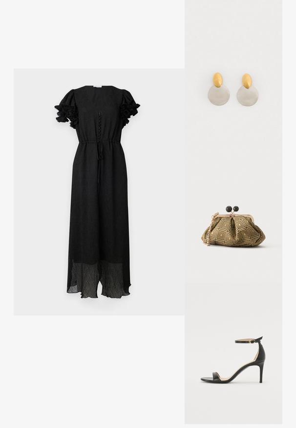 Robe noire avec décolleté en V, manches courtes à volants, boutonnière à l'avant et taille à cordon ; tissu texturé et longueur au sol.; Sandale à talons hauts en cuir noir avec une lanière de cheville. Présente une texture lisse, un bout ouvert et un talon fin. Détail de boucle en ton doré.; Petite pochette avec motif géométrique doré et noir, cadre en métal doré, fermeture à boule noire et une courte chaîne dorée.; Boucles d'oreilles en métal doré et argenté avec une base en disque rond et une pièce supérieure ovale, texture lisse et finition polie.