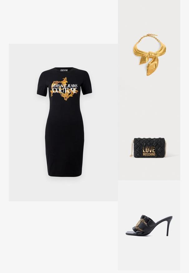 Vestido negro ajustado con mangas cortas que presenta el logo en oro y blanco "VERSACE JEANS COUTURE" y patrones intrincados en dorado en la parte frontal.; Mule negro de tacón alto con punta cuadrada, correa fruncida y detalle de hebilla dorada ornamentada sobre fondo blanco.; Bolso bandolera negro acolchado con correa de cadena dorada y gran logo dorado "LOVE MOSCHINO" en el frente.; Collar de metal en tono dorado con forma de bufanda anudada con cierre ajustable de eslabón de cadena sobre fondo blanco.