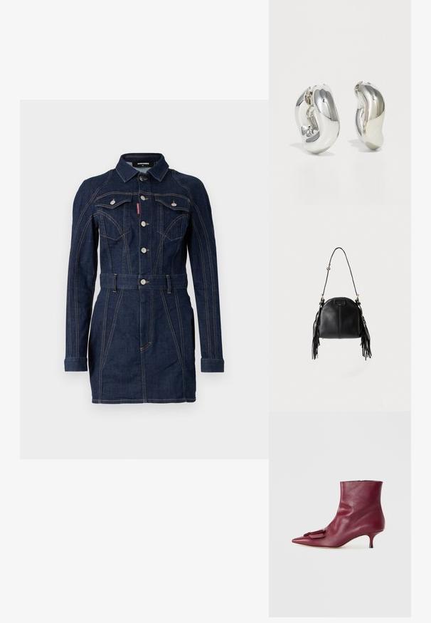Denimkjole i mørkeblue med en tætsiddende design, lange ærmer, krave, forlommer og en livet med bælte. Bemærkelsesværdige kontraststing detaljer.; Bordeaux læder ankelstøvle med spids tå, prydet med en dekorativ spænde, en slank, taperet silhuet og en lav kitten-hæl.; Sort læderhåndtaske med en buet form, lang justerbar rem og frynser på begge sider mod en lys baggrund.; Sølvskulpturelle øreringe med glatte, buede former og reflekterende overflader. Har et lukket hoop-design og en markant organisk form.
