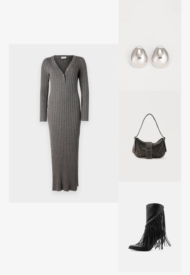 Vestido gris de canalé con mangas largas, escote en V profundo y tres botones decorativos en la parte frontal. Presenta una silueta ajustada y un dobladillo hasta el tobillo.; Botín negro de tacón alto con flecos angulados y ojales metálicos a lo largo del borde superior, punta afilada y tacón de aguja.; Bolso de hombro de cuero negro con detalle de correa con hebilla, bordes curvos y costuras blancas en contraste sobre un fondo liso.; Pendientes de oreja metálicos plateados con un diseño suave y redondeado que recuerda a la forma de una gota, con una superficie reflectante y un acabado sin costuras.