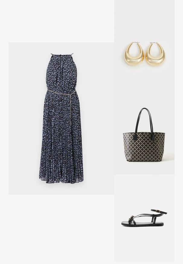 Maxikjole i sort stof med blåt blomstermønster, plisseret design, halterneck og en metallisk kædeaccent i taljen.; Sort flad sandal med tynde remme, ankelspænde og dekorative guldfarvede øjer på den forreste rem, på en ens hvid baggrund.; Sort mulepose med beige krydsmønster, to lange hanke og en hængende mærkat på en ensartet lys baggrund.; Guldtonede hoops øreringe med et glat, buet design og en poleret overflade. Lystreflekterende tekstur og sikker hoop lukning.