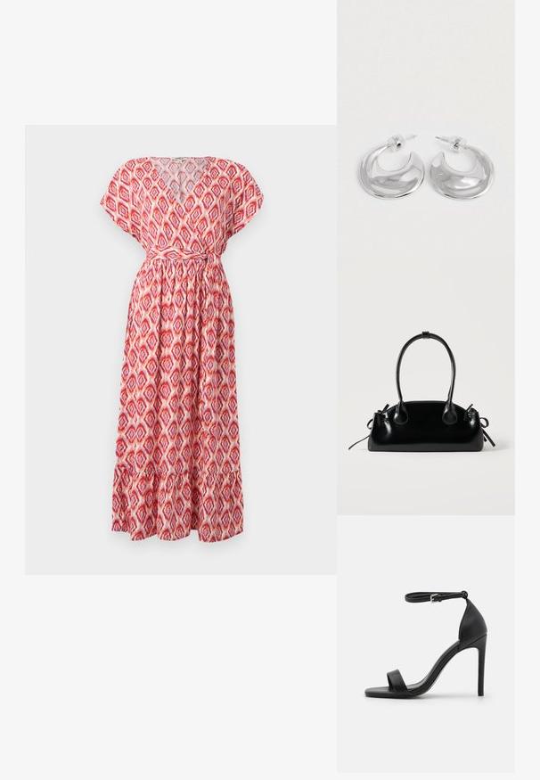 Vestido maxi com decote em V, mangas curtas e cintura ajustada. Feito de tecido leve com um padrão de losangos vermelhos e rosas e bainha com babados.; Sandália de salto alto preta com um design elegante, apresentando uma tira no tornozelo, biqueira aberta e textura de couro lisinha.; Pequena mala preta brilhante com duas alças longas e detalhes laterais com cordão num fundo claro e liso.; Um par de brincos de argola em forma de crescente, polidos e prateados, com suportes de plástico transparentes, sobre uma superfície branca.