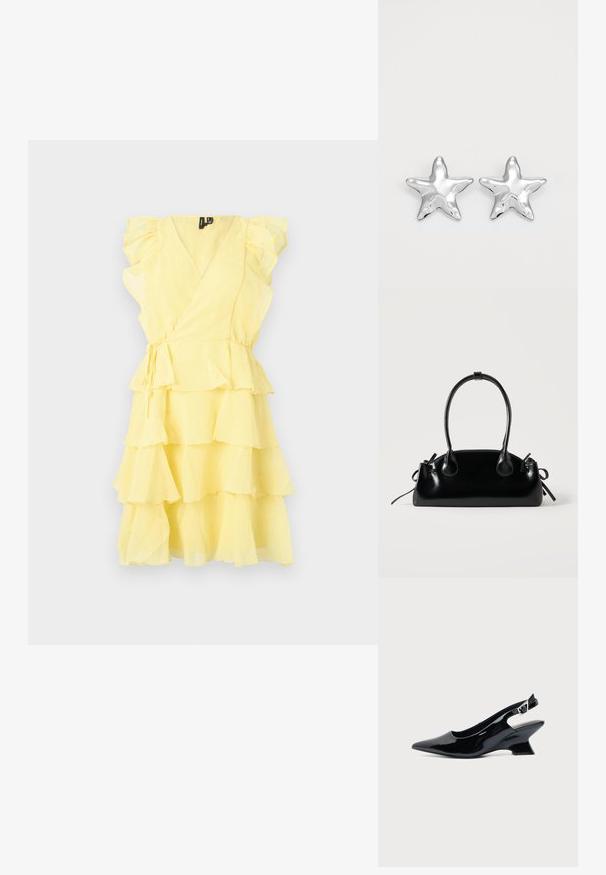 Gelbes Wickelkleid mit rüschierten Ärmeln und gestuften Lagen, mit tailliertem Bund und weichem, leichtem Stoff.; Schwarzer Slingback-Schuh aus Lackleder mit spitzer Spitze und niedrigem, schrägem Blockabsatz auf einfachem hellem Hintergrund.; Kleine schwarze glänzende Handtasche mit zwei langen Griffen und seitlichen Kordelzug-Details vor einfachem hellem Hintergrund.; Silberne sternförmige Ohrringe mit einer polierten, glänzenden Oberfläche. Jeder Ohrring hat fünf Spitzen und dezente Oberflächentexturdetails.