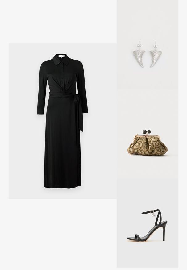 Schwarzes Wickelkleid aus glattem Stoff, mit einem Kragen, Knopfverschluss, langen Ärmeln, Taillengürtel und langem Rock.; Schwarze High-Heel-Sandale mit schmalem Knöchelriemen, quadratischer Zehenbox, glattem Leder und metallischem Schnallenakzent.; Kleine Clutch mit goldenem und schwarzem geometrischem Muster, goldfarbenem Metallrahmen, schwarzem Kugelverschluss und kurzem goldfarbenem Kettenriemen.; Silberne, hornförmige Ohrringe, besetzt mit kleinen klaren Steinen, mit einem Steckverschluss zur Befestigung. Glatte Textur und metallisches Finish.