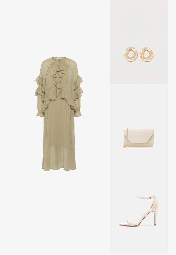 Vestido verde oliva hecho de tela ligera, con volantes en capas en las mangas y el frente, cuello alto y silueta larga.; Sandalia de tacón alto beige con tira en el tobillo y punta abierta, acabado liso, y tacón stiletto delgado sobre fondo blanco.; Bolso de mano beige con textura suave, correa de cadena dorada y una solapa estilo sobre con un ribete dorado en contraste.; Par de pendientes de aro de metal en tono dorado pulido, de forma irregular y con centro abierto, sobre un fondo blanco liso.