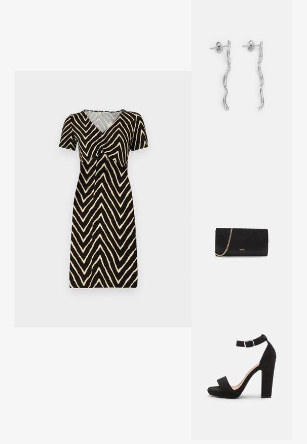 Korte ærmer kjole i sort med et cremefarvet zigzag mønster, der har en V-udskæring og samlede detaljer ved brystet, lavet af blødt stof.; Anna Field by Zalando Sandaler - black; Sort clutch taske lavet af ruskind med en struktureret overflade, udstyret med en guld kædestrop og et elegant, kantet design.; Sølv metal øreringe med bølget design, der har to sammenkoblede, forlængede elementer. Glat tekstur og poleret finish. Stiftlukning.