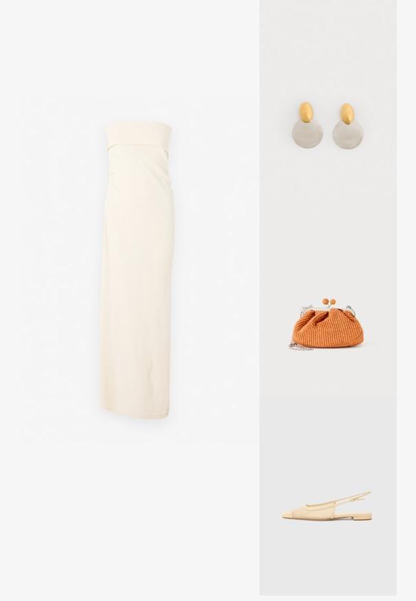 CLOSED BANDEAU DRESS - Strikkjoler - off white; Slingback fladsko i lys beige med en mesh-overdel, spids tå og en lav hæl. Har en justerbar strop for bedre pasform.; Lille orange flettet clutch-pung med sølvmetalramme, rund lukning og en sølvkæde-rem på en hvid baggrund.; Guld- og sølvmetalløreringe med en rund skivebund og et ovalt topstykke, glat tekstur og poleret finish.