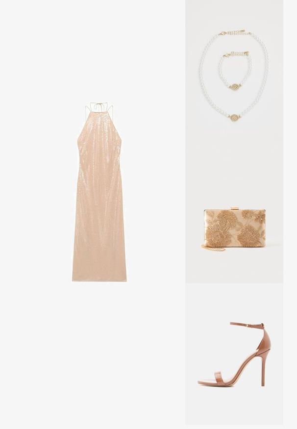 Vestido largo sin mangas en beige claro con cuello halter y lazo en la espalda. Cubierto de lentejuelas, con una silueta fluida y textura suave.; Sandalias de tacón de charol en color nude con una delgada correa en el tobillo, diseño de punta abierta y tacón stiletto. Textura suave y estilo minimalista.; Bolso clutch rectangular beige con bordado floral dorado y una correa de cadena dorada sobre un fondo liso.; Collar de perlas y pulsera a juego con cierres de oro y un charm redondo de oro decorado con pequeños cristales sobre un fondo blanco.