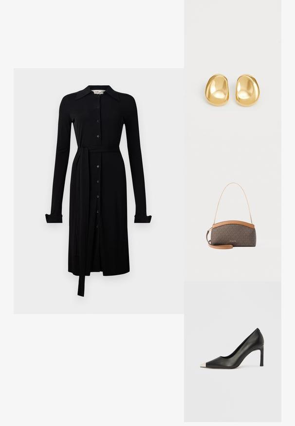 Robe noire à manches longues en tissu lisse, avec un devant à boutons, un col et une ceinture à la taille. Manches à boutons et ourlet au genou.; Chaussure à talon haut en cuir noir avec bout pointu et capuchon argenté métallique. Présente une finition lisse et un talon fin de 10 cm.; Sac à main Michael Kors marron avec motif monogramme, bordure en cuir beige et bandoulières en chaîne dorée et cuir sur fond blanc.; Boucles d'oreilles en forme de clou de couleur or, avec une forme lisse et arrondie et une surface réfléchissante, mettant en avant un design minimaliste sans motifs visibles.
