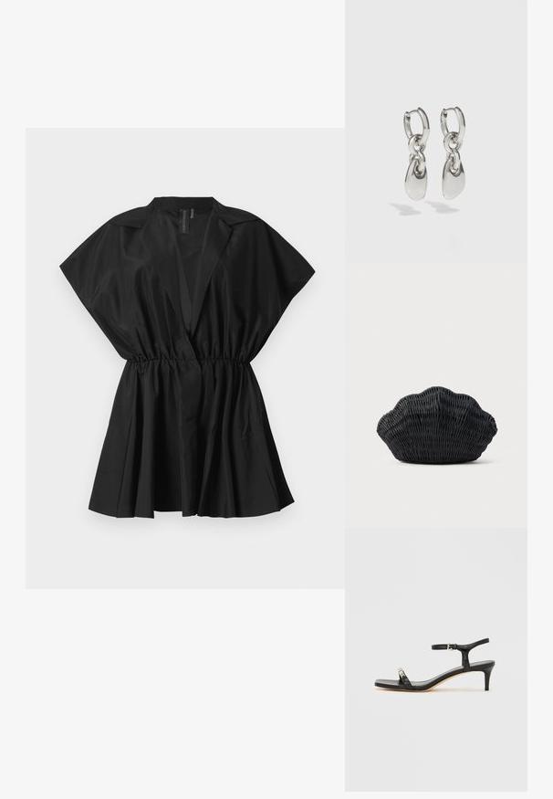 Sort bluse med korte ærmer, indsnævret talje og plisseret bund. Fremstillet i letvægtsstof, der har et strømlinet, minimalistisk design.; Sort læder sandal med hæl og ankelrem, åben tå, firkantet front og sølvfarvede metalaccenter. Figurformet design med en slank profil.; Sort flet håndtaske formet som en muslingeskal med en buet top og flettet tekstur på en ensfarvet baggrund.; Sølvøreringe med forlængede ovale led, der har en poleret overflade og en struktureret dråpevedhæng. Enkel design med glatte kanter.