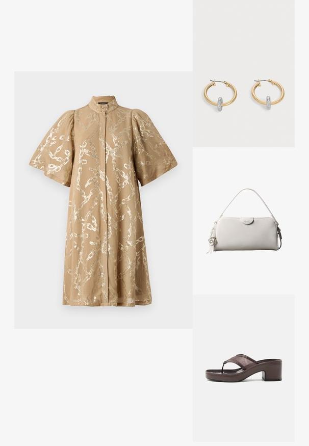 Robe beige avec des manches bouffantes courtes, recouverte d'un motif en chaîne métallique. Présente un col haut et une fermeture à boutons sur le devant. Texture de tissu lisse.; Sandale marron à talon avec lanière en mesh et design en tige, dotée d'un talon bloc et d'une semelle cousue, présentée de profil sur fond blanc.; Sac à main rectangulaire blanc Calvin Klein avec une seule poignée, design minimaliste et pampilles décoratives avec un charm métallique géométrique sur le côté.; Paire de boucles d'oreilles créoles dorées avec un petit détail boucle ton argent sur chaque, exposées sur fond gris clair.